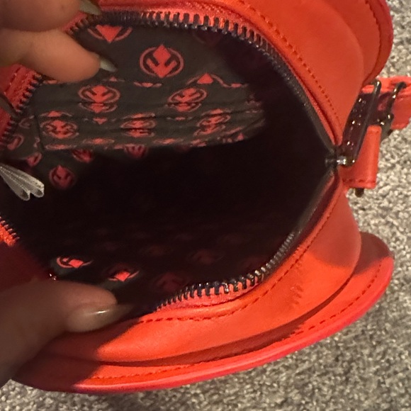 Loungefly Orange Star Wars Badge Crossbody - Picture 4 of 4